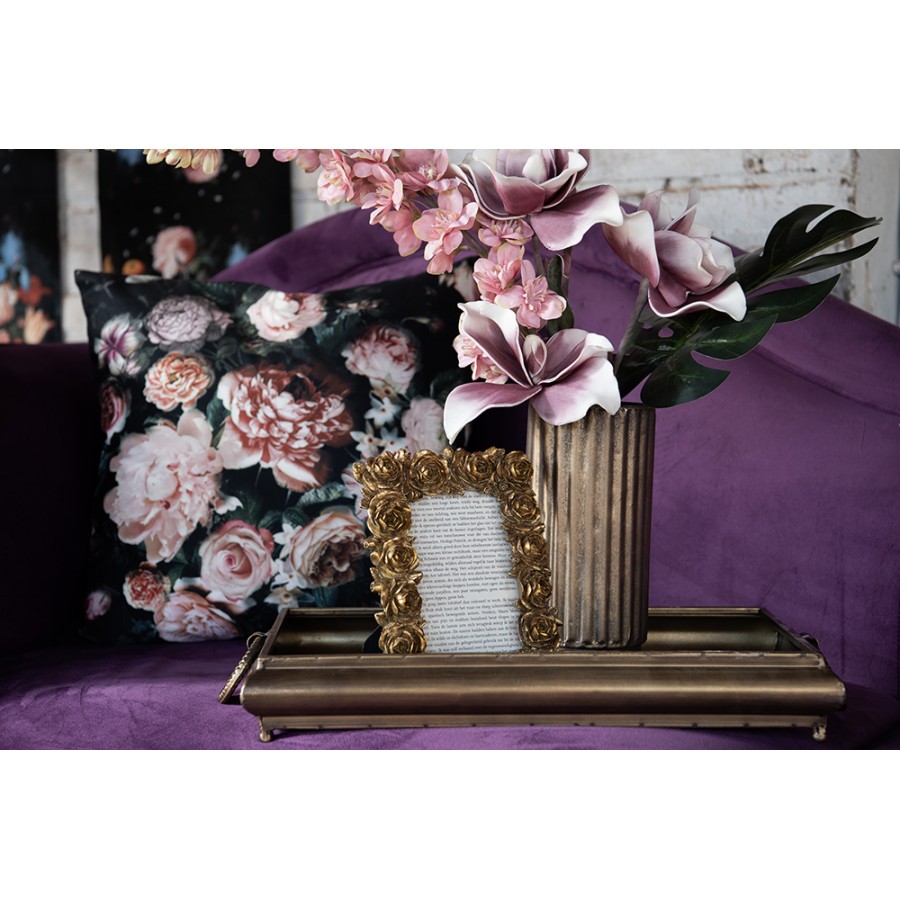 6y4233 decorative serving tray 50x25x7 cm copper colored iron rectangle 2 <ul> <li>Розмір: 7*50*25 см</li> <li>Вага товару: 1,14 кг</li> <li>Колір : бронзовий</li> <li>Матеріал: метал</li> </ul>