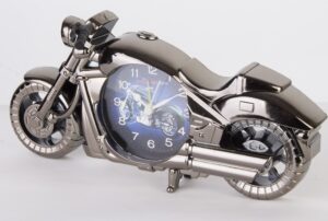 Часы 12x27x6 см