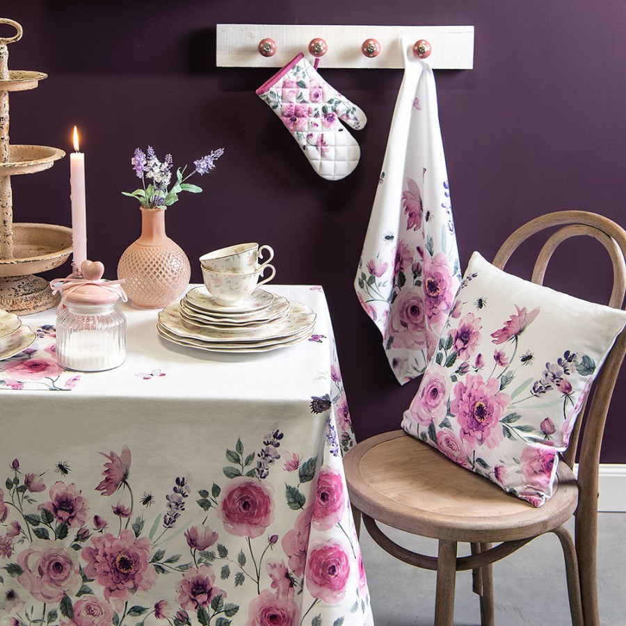 rbu05-tablecloth-150x250-cm-white-purple-cotton-roses-table-cloth (2) rbu05 tablecloth 150x250 cm white purple cotton roses table cloth 2 Розмір: 150*250 см Вага товару: 0,82 кг Колір: білий, рожевий Матеріал: 100% бавовна