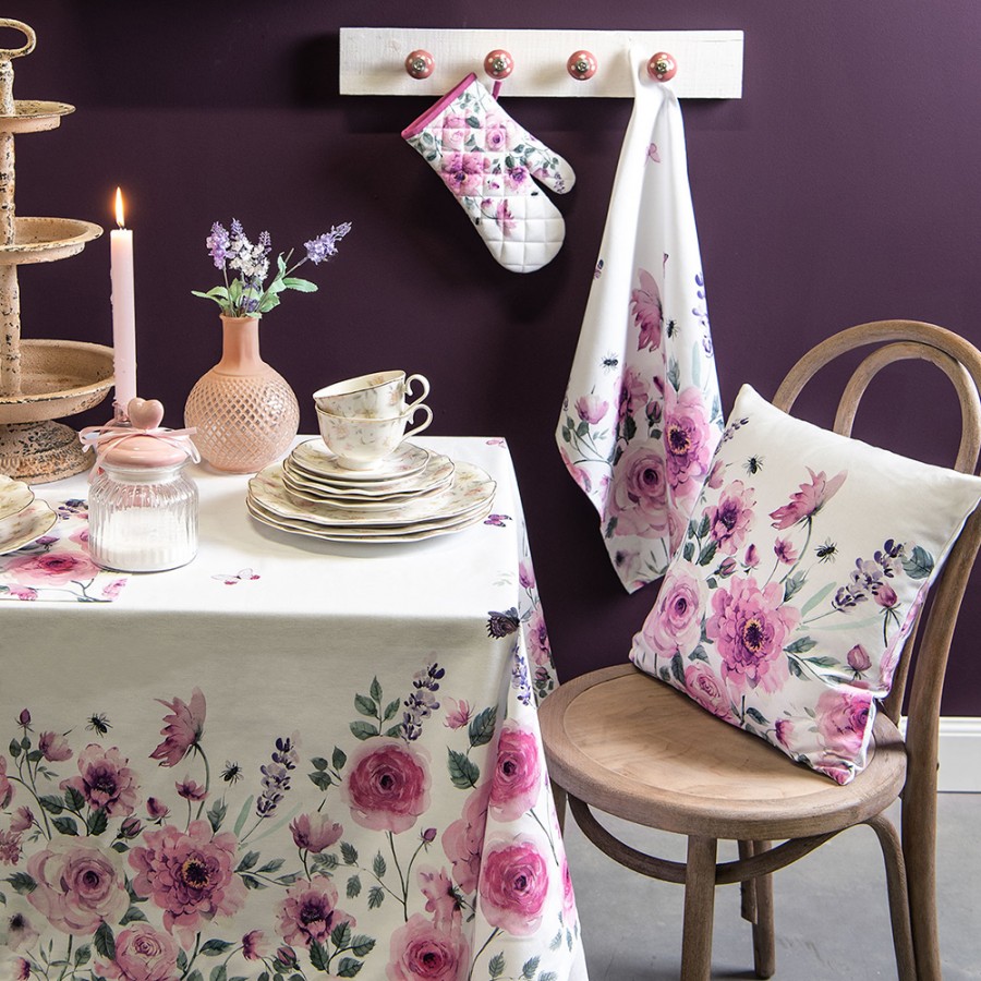 rbu15-tablecloth-150x150-cm-white-purple-cotton-roses-table-cloth (2) rbu15 tablecloth 150x150 cm white purple cotton roses table cloth 2 Розмір: 150*150 см Вага товару: 0,54 кг Колір: білий, рожевий Матеріал: 100% бавовна