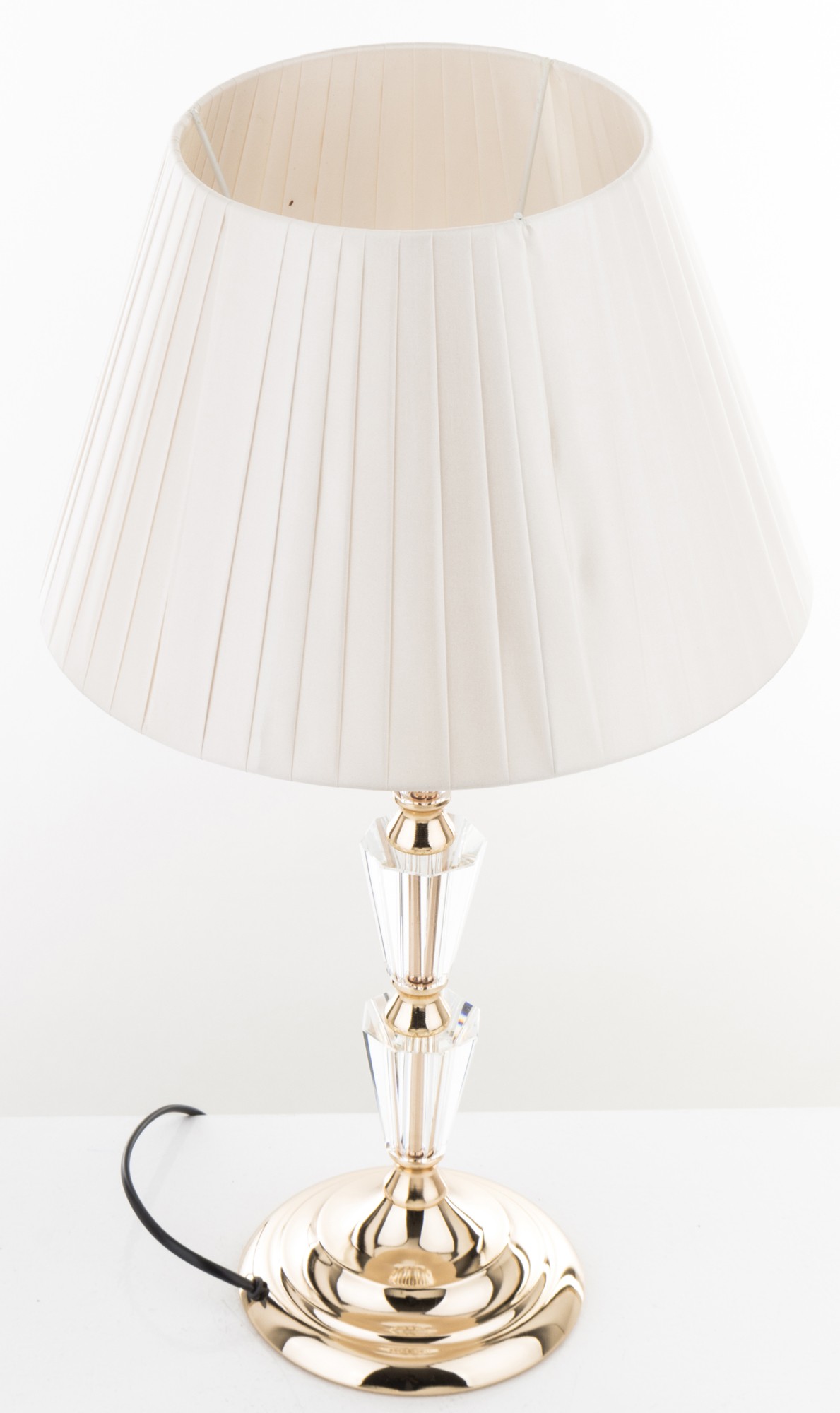 ff447ea9dca66a65b197fd4bc6b6ffbf-big ff447ea9dca66a65b197fd4bc6b6ffbf big <ul> <li class="size">Розмір: 54*30*30 см</li> <li class="weight">Вага товару : 1,2 кг</li> <li class="color">Колір: білий, золотий, прозорий</li> <li class="materials">Матеріал: метал, полотно, скло</li> </ul>