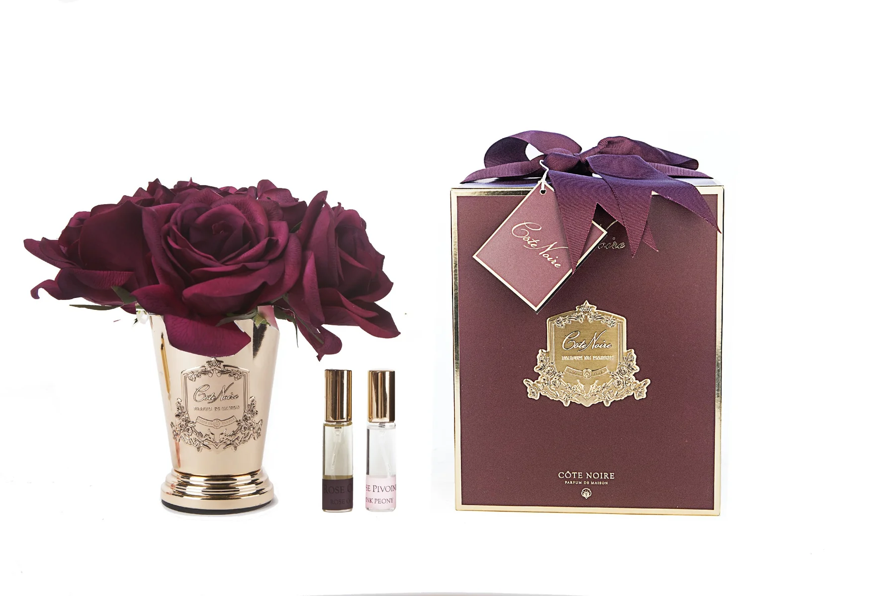 SevenRosecarminered_GoldVaseInredcolourBox_1800x1200 <span class="jCAhz ChMk0b"><span class="ryNqvb">Аромабукет из 7 красных роз из полимера в металлическом кубке.</span></span> Технические характеристики <ul> <li>Размер: 19*19*19 см</li> <li>Нижний диаметр: 7 см</li> <li>Верхний диаметр: 19 см</li> <li>Высота: 19 см</li> <li>Вес: 1,35 кг</li> <li>Цвет: кармин, бургунди, золотой</li> <li>Материал: полимер, металл</li> <li>Производитель: Cote Noire, Франция</li> </ul>