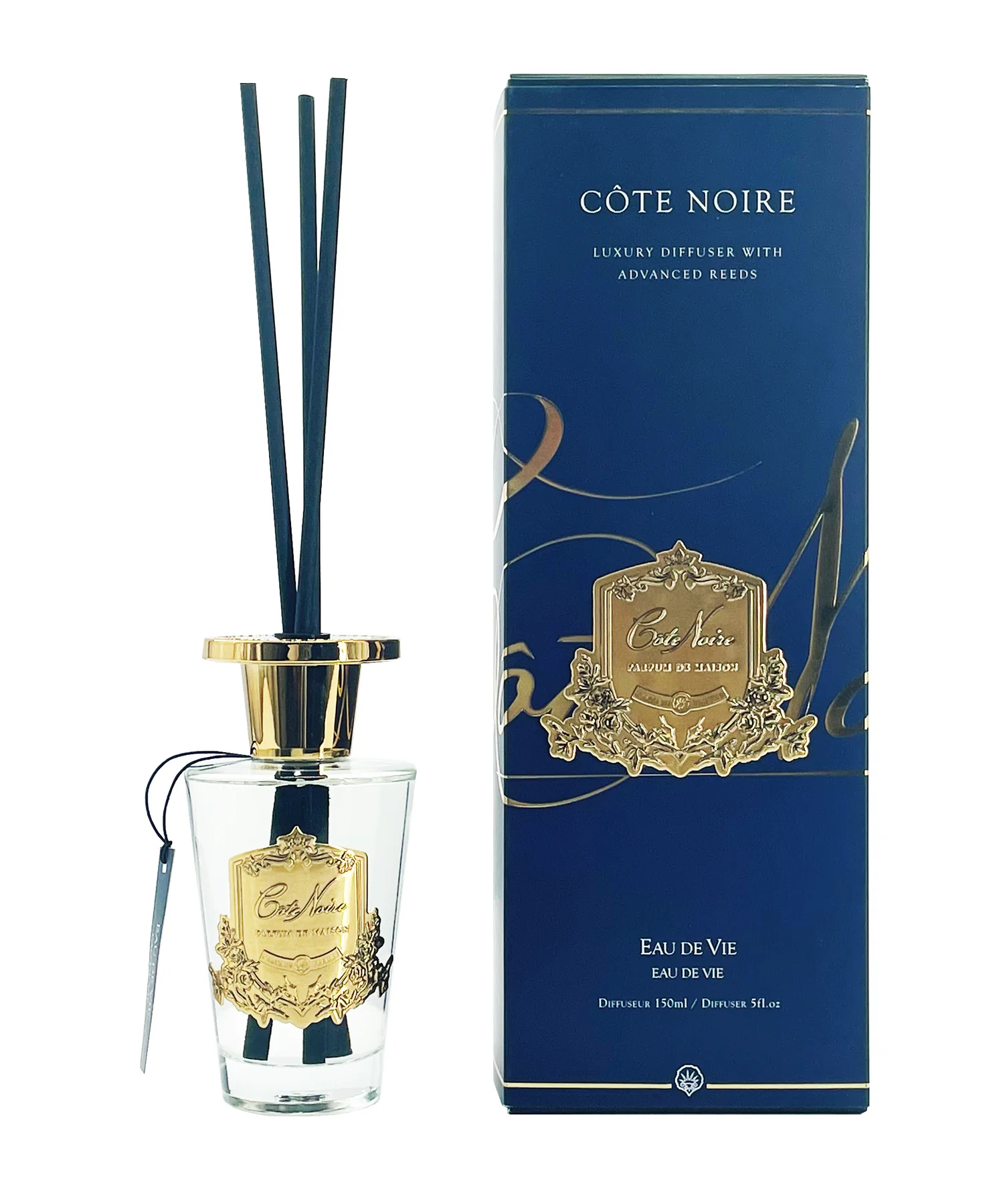 GMDL15005WhiteBackground_1_1496x1800 Наповніть ваш простір вишуканим ароматом EAU DE VIE. Цей елегантний аромадифузор 150 мл ідеально доповнить інтер'єр та створить атмосферу затишку. <ul> <li>Колір: золотий, прозорий: Додасть елегантності та стилю вашому простору.</li> <li>Матеріал: скло: Надає виробу преміального вигляду та відчуття якості.</li> <li>Виробник: Cote Noire (Франція): Обирайте бездоганну якість та вишуканість французького бренду.</li> <li>Розмір: 6x6x18 см: Ідеально впишеться навіть у невеликий простір.</li> </ul>