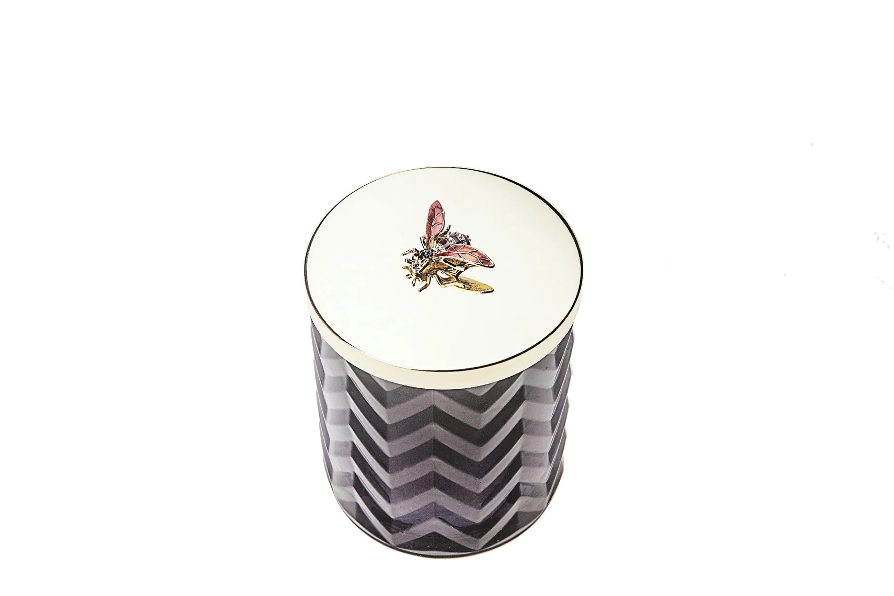 HCG02-HerringboneCandle-BlackwithRedbeeLid_1800x1200 hcg02 herringbonecandle <span class="jCAhz ChMk0b"><span class="ryNqvb">Размер: 21*17*17 см </span></span><span class="jCAhz"><span class="ryNqvb">Вес: 2 кг </span></span><span class="jCAhz ChMk0b"><span class="ryNqvb">Цвет: черный, золотой </span></span><span class="jCAhz ChMk0b"><span class="ryNqvb">Материал: картон</span></span>
