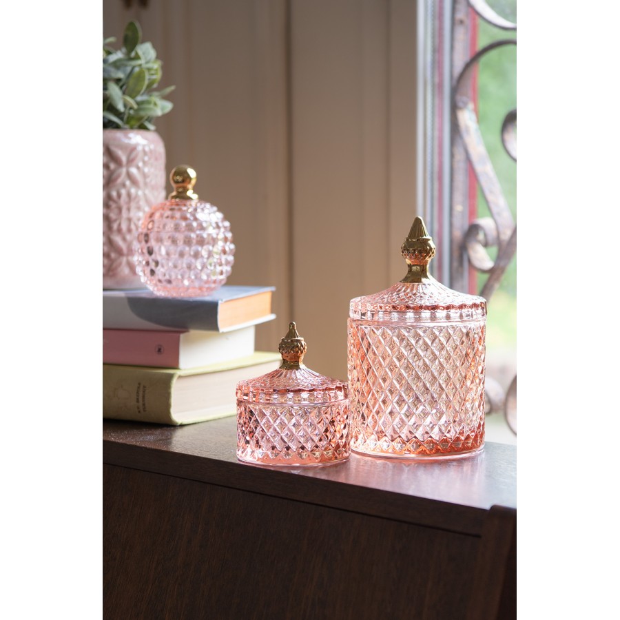 6gl4306p-glass-jar-o-11x18-cm-pink-glass-jar-with-lid (1) 6gl4306p glass jar o 11x18 cm pink glass jar with lid 1 Розмір: 18*11*11 см Вага товару: 0,8 кг Колір: рожевий Матеріал: скло