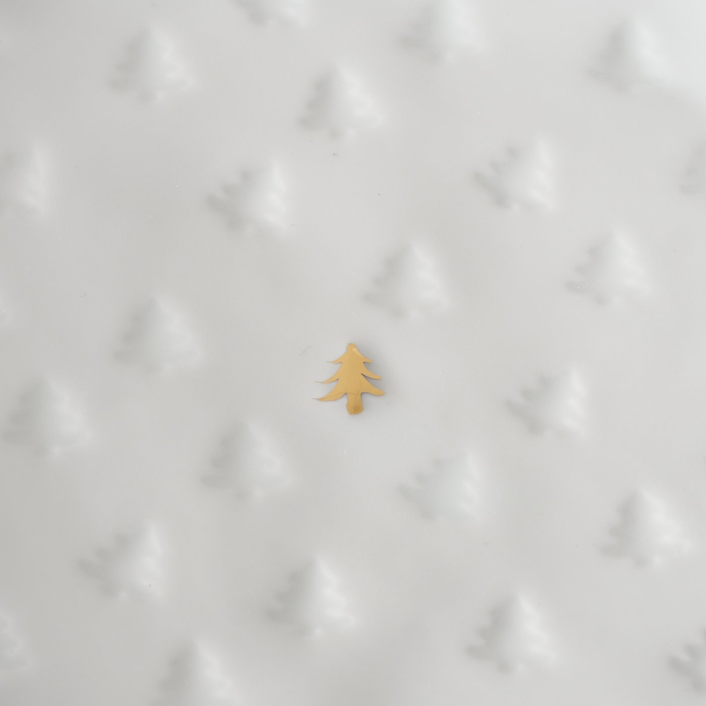 Detailbild-ka2UxPPR-zoom detailbild ka2uxppr zoom Святкова тарілка Pino – додайте елегантності вашому столу! Ідеальна для особливих випадків та створення затишної атмосфери. <ul> <li>Білий та золотий колір: Розкішний вигляд, який підкреслить вишуканість сервірування.</li> <li>Керамічний матеріал: Міцність та довговічність для тривалого використання.</li> <li>Розмір 320.20 см: Чудово підходить для подачі закусок та десертів.</li> <li>Вага 0.5 кг: Легка та зручна у використанні.</li> </ul>