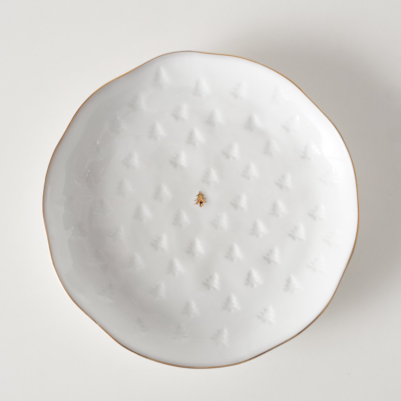Perspektivbild-QAJBUxzo-zoom perspektivbild qajbuxzo zoom Святкова тарілка Pino – додайте елегантності вашому столу! Ідеальна для особливих випадків та створення затишної атмосфери. <ul> <li>Білий та золотий колір: Розкішний вигляд, який підкреслить вишуканість сервірування.</li> <li>Керамічний матеріал: Міцність та довговічність для тривалого використання.</li> <li>Розмір 320.20 см: Чудово підходить для подачі закусок та десертів.</li> <li>Вага 0.5 кг: Легка та зручна у використанні.</li> </ul>