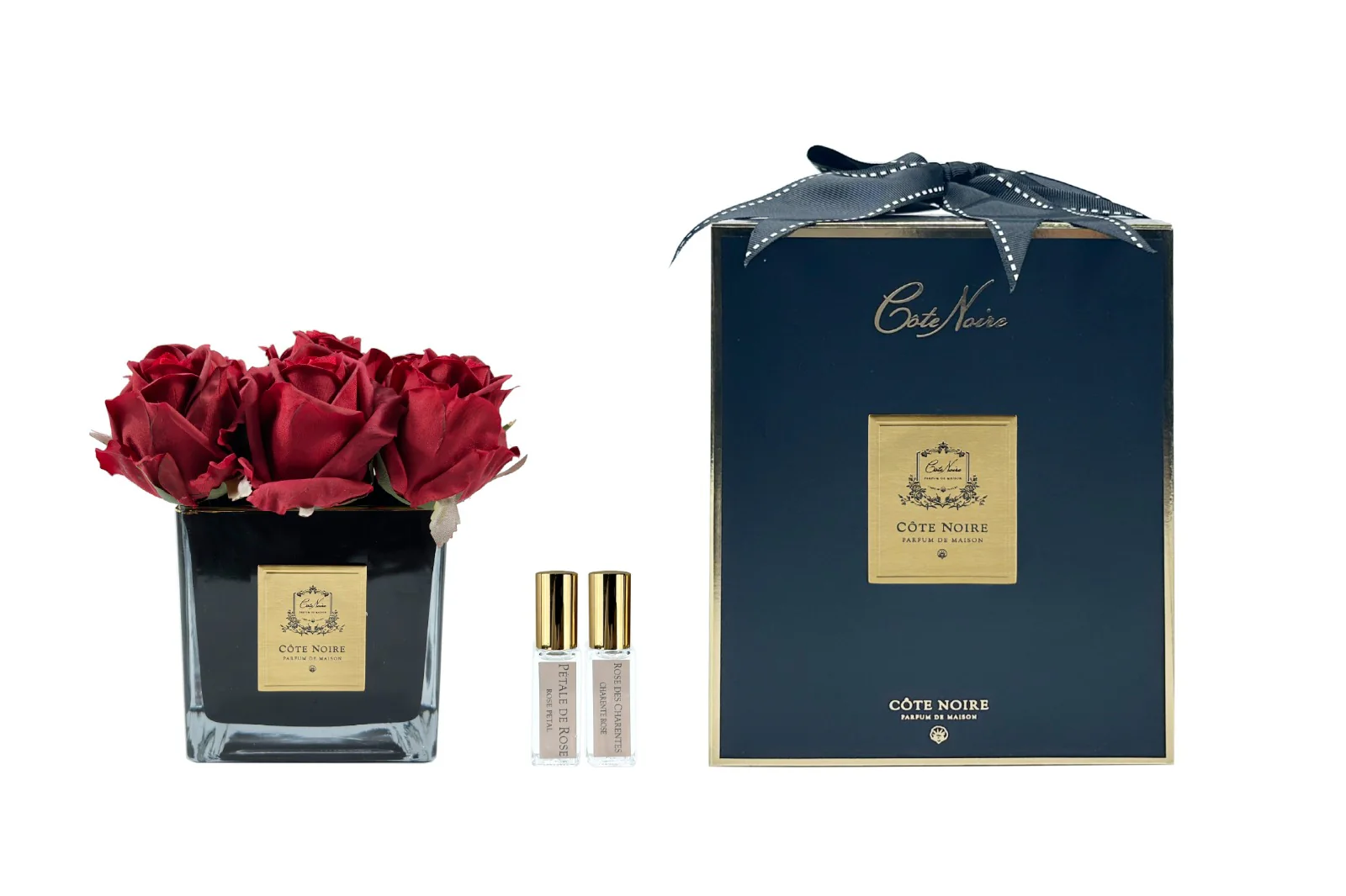 9rosebudsinsquaregalss-Red_1600x1066 9rosebudsinsquaregalss <span class="jCAhz ChMk0b"><span class="ryNqvb">Аромабукет Côte Noire из 9 красных бутонов роз из полимера в черном стекле.</span></span> <span class="jCAhz"><span class="ryNqvb">Роскошь и аромат в вашем доме</span></span> <span class="jCAhz ChMk0b"><span class="ryNqvb">Технические характеристики</span></span> <ul> <li><span class="jCAhz ChMk0b"><span class="ryNqvb">Материал: полимер, стекло</span></span></li> <li>Цвет: золотой, красный, черный</li> <li>Размеры: 16 x 16 x 18,5 см</li> <li>Вес: 1.5 кг</li> <li>Производитель: COTE NOIRE</li> </ul>
