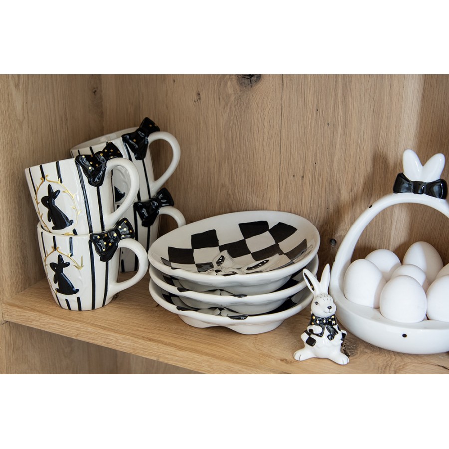 6ce1695-egg-bowl-o-16x19-cm-white-black-ceramic (3) 6ce1695 egg bowl o 16x19 cm white black ceramic 3 Зробіть свій великодній стіл неповторним з цим керамічним кошиком для яєць! Ідеальний декор та практичне рішення для святкового сервірування. <ul> <li>Кераміка: Елегантний вигляд та довговічність на довгі роки.</li> <li>Білий та чорний колір: Легко поєднується з будь-яким стилем вашого столу.</li> <li>Розмір 19 x 16 x 16 см: Оптимальний для розміщення яєць та економії місця.</li> <li>Від Clayre & Eef: Гарантована якість та вишуканий дизайн з Нідерландів.</li> </ul>