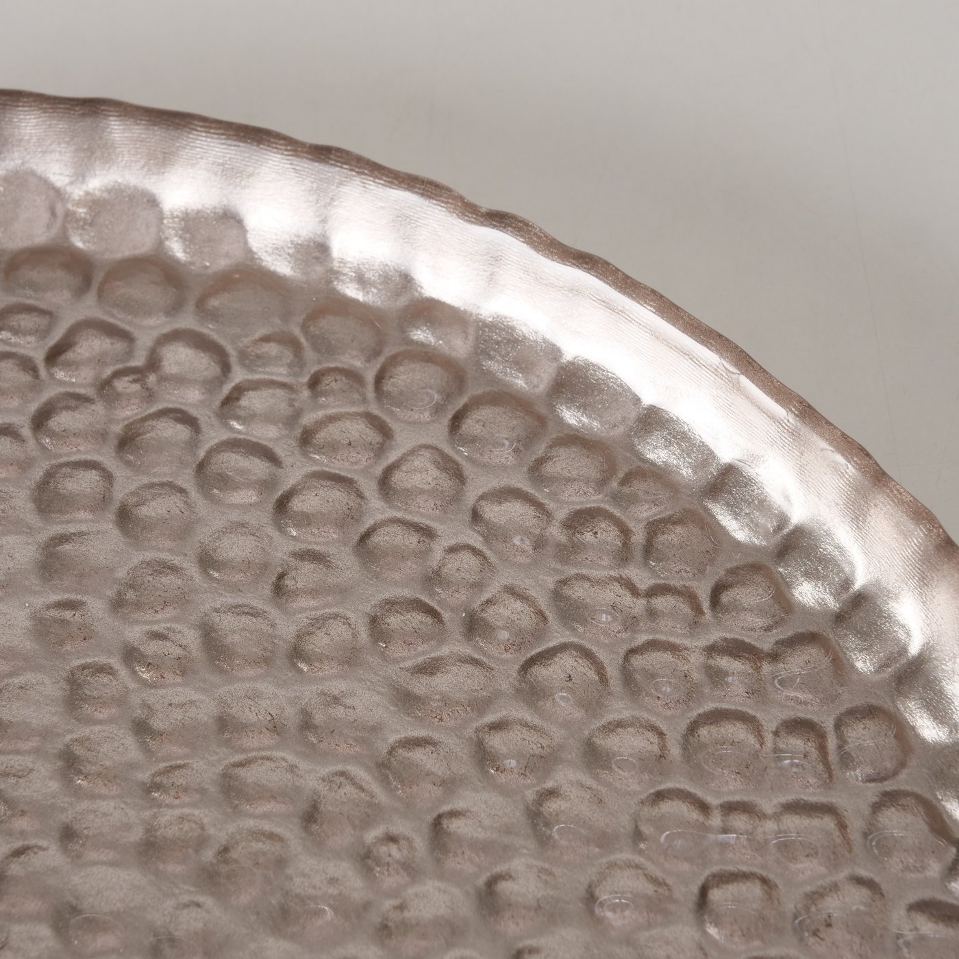 Detailbild-cxD3EzuQ-zoom detailbild cxd3ezuq zoom <p>Шукаєте вишуканий спосіб подати страви? Золота тарілка Rado додасть елегантності кожному прийому їжі!</p>
<ul>
<li>Золотий колір: Створить розкішну атмосферу та підкреслить вишуканість страв.</li>
<li>Скло преміум-класу: Гарантує блиск та довговічність, легко миється.</li>
<li>Розмір 22.828 см: Ідеально підходить для основних страв та закусок.</li>
<li>Виробник BOLTZE (Німеччина): Це гарантія бездоганної якості та стилю.</li>
</ul>
