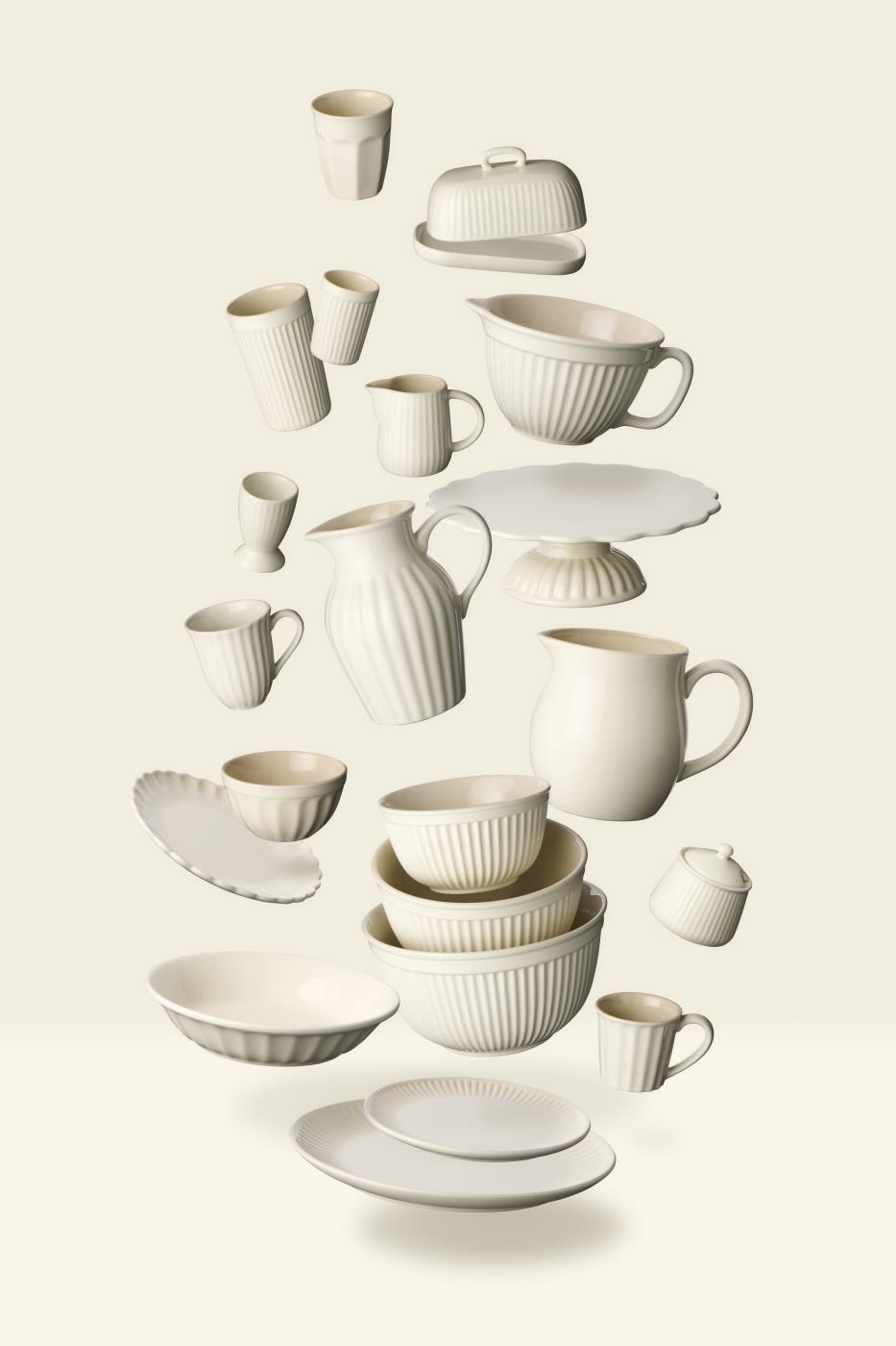 25922_W1400 25922 w1400 Елегантна тарілка на ніжці Mynte Butter Cream – ідеальна для стильної подачі десертів та закусок! Підкресліть вишуканість вашого столу. <ul> <li>Білий керамограніт: Легко миється та додає світла будь-якому сервіруванню.</li> <li>Розміри 19 x 16 x 24 см: Оптимальний розмір для ефектної презентації страв.</li> <li>Вага 1.6 кг: Стійка та надійна, запобігає випадковому перекиданню.</li> <li>Від Ib Laursen: Гарантована якість та неперевершений скандинавський дизайн.</li> </ul>