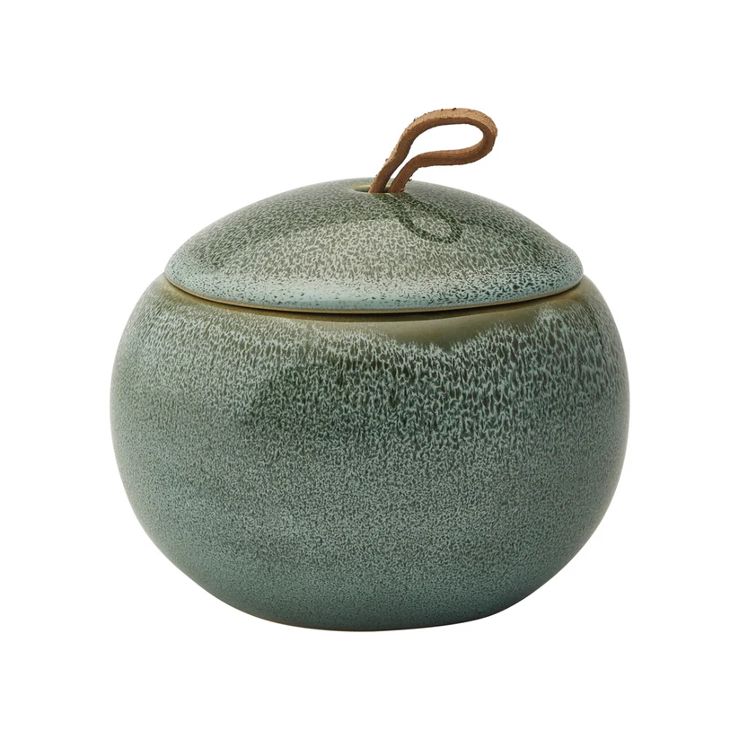 UGOCOS-269_1 ugocos 269 1 Емкость для мелочей <strong>Forest</strong> Stoneware изготовлена из прочной керамики и имеет уникальное покрытие из реактивной глазури. Идеально подходит для хранения ватных дисков, ватных палочек, украшений или других мелких аксессуаров, придавая ванной комнате естественную элегантность.