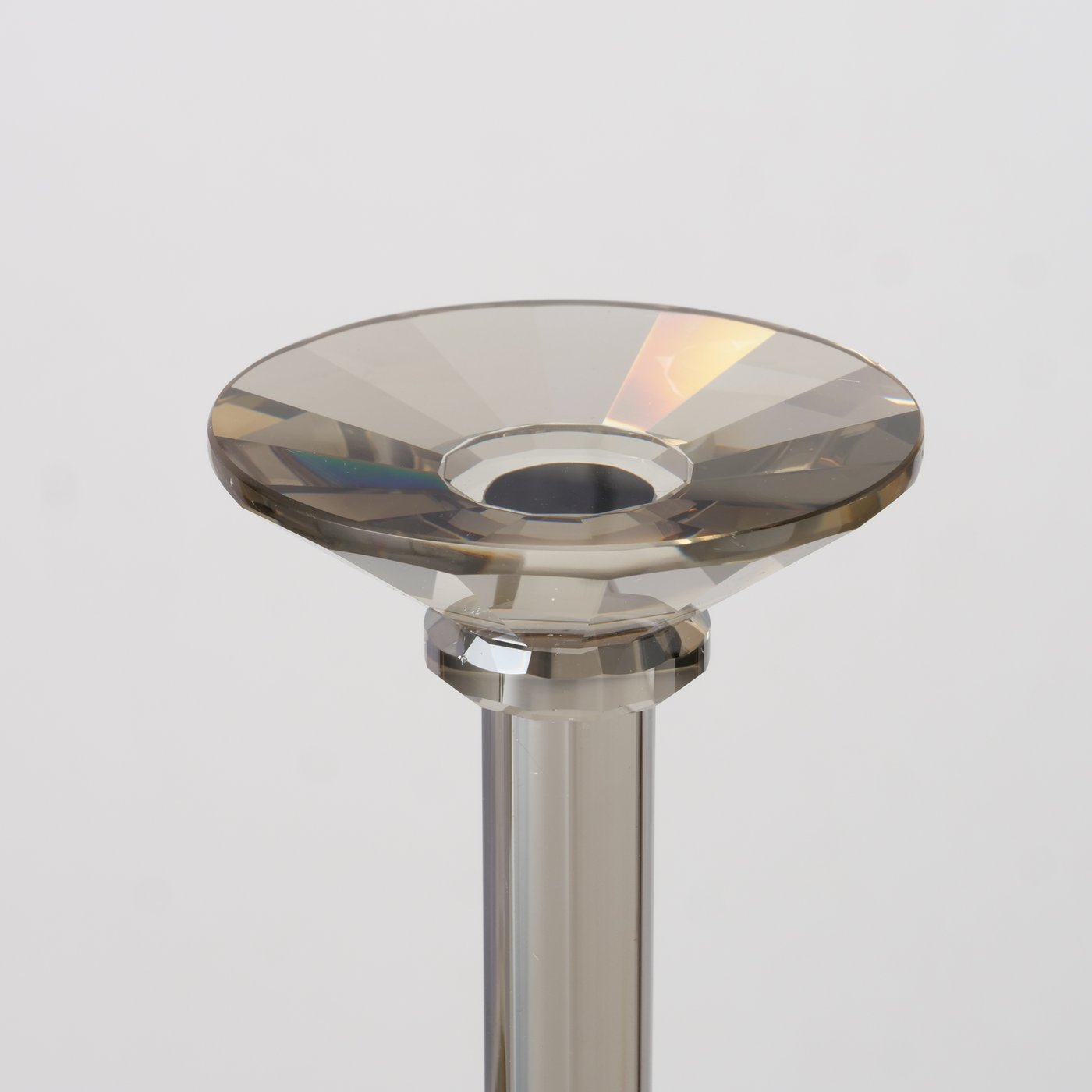 Detailbild-HWyBDe2S-zoom detailbild hwybde2s zoom <strong data-start="583" data-end="602">Характеристики:</strong><br data-start="602" data-end="605" />• Высота: 20 см<br data-start="620" data-end="623" />• Диаметр: 10 см<br data-start="639" data-end="642" />• Материал: хрустальное стекло<br data-start="669" data-end="672" />• Цвет: серый<br data-start="686" data-end="689" />• Дизайн: одноцветный<br data-start="711" data-end="714" />• Форма: круглая<br data-start="729" data-end="732" />• Расположение: отдельно стоящий