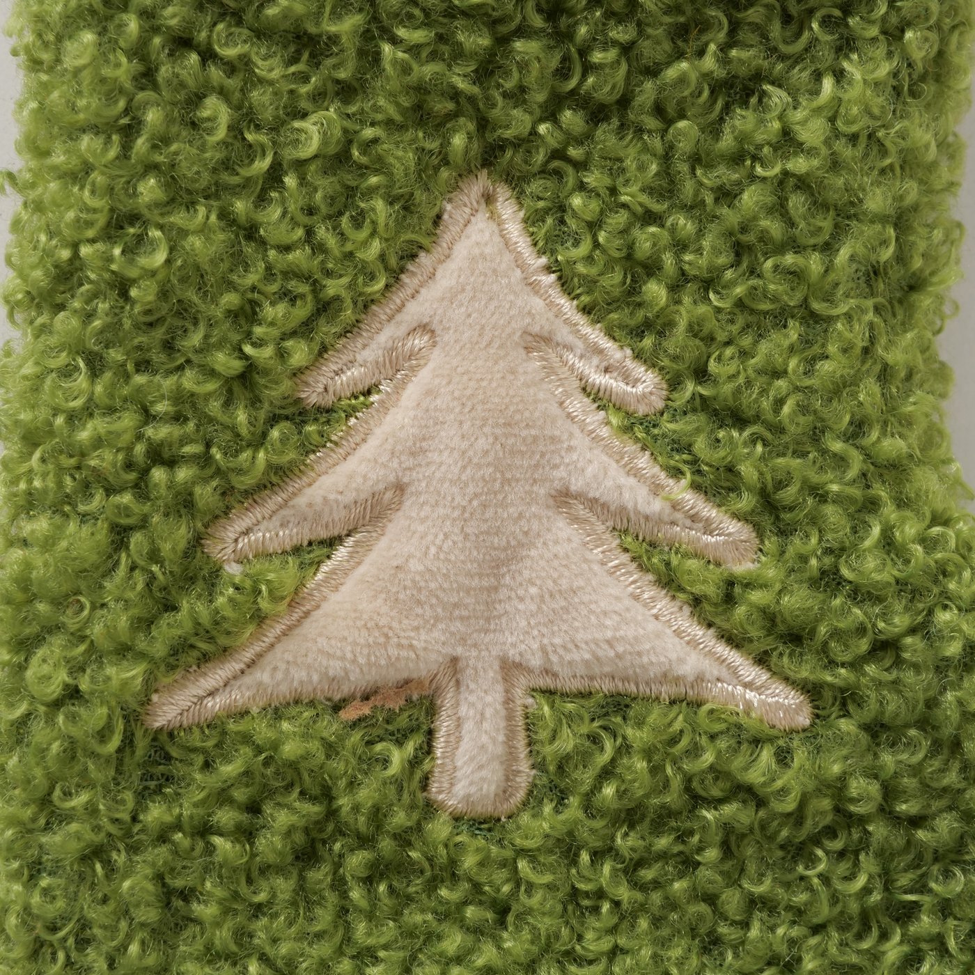 Detailbild-pu6H4quv-zoom detailbild pu6h4quv zoom <ul> <li>Материал: текстиль</li> <li data-start="941" data-end="971">Тип материала: полиэстер</li> <li data-start="941" data-end="971">Цвет: бежевый, зеленый, белый</li> <li data-start="1021" data-end="1043">Форма: носок</li> <li data-start="1021" data-end="1043">Длина: 14 см</li> <li data-start="1069" data-end="1088">Ширина: 12 см</li> <li data-start="1069" data-end="1088">Высота: 1,5 см</li> </ul>