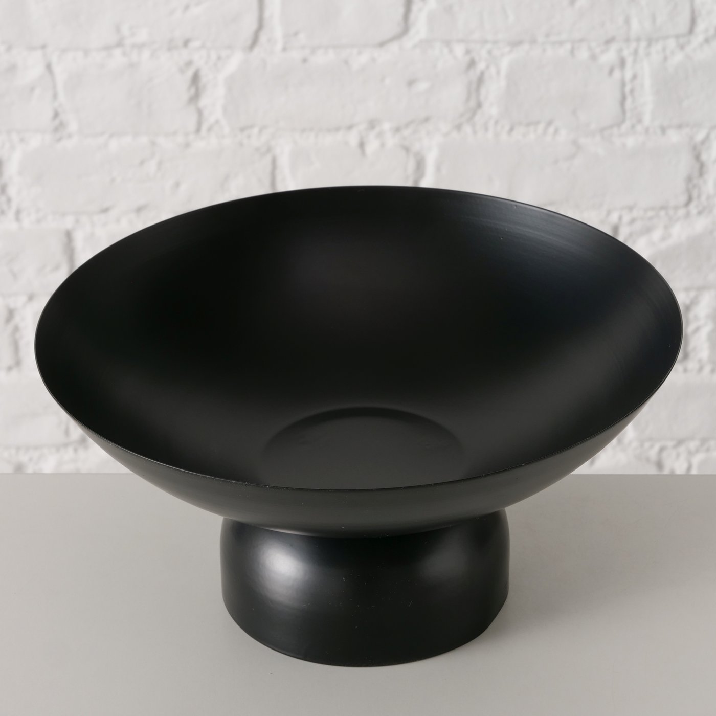 Perspektivbild-d7d49mn8-zoom perspektivbild d7d49mn8 zoom <strong data-start="841" data-end="859">Характеристики</strong> <ul> <li>Материал: металл</li> <li data-start="886" data-end="936">Тип материала: железо с порошковым покрытием</li> <li data-start="886" data-end="936">Цвет: черный (матовый)</li> <li data-start="971" data-end="990">Форма: круглая</li> <li data-start="971" data-end="990">Объем: 2000 мл</li> <li data-start="1016" data-end="1037">Высота: 12,5 см</li> <li data-start="1016" data-end="1037">Диаметр: 25 см</li> <li data-start="1063" data-end="1086">Материал подставки: металл</li> </ul>