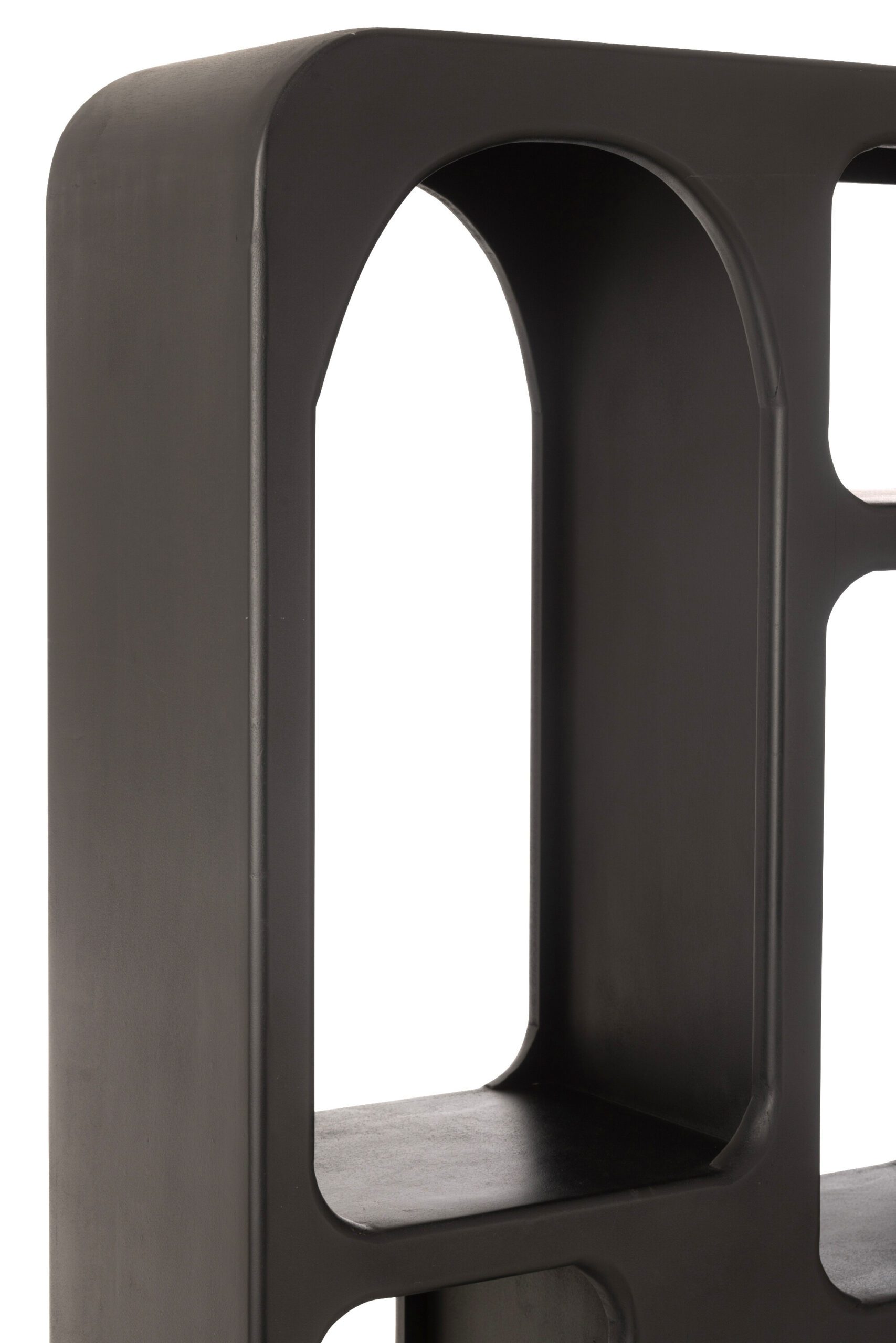 46005-6 46005 6 scaled <strong data-start="619" data-end="638">Характеристики:</strong> <ul> <li style="list-style-type: none;"> <ul> <li>Тип: книжная полка / стеллаж</li> <li>Серия: Cave</li> <li>Материал: манговое дерево</li> <li>Цвет: черный</li> <li>Высота: 162 см</li> <li>Длина: 89 см</li> <li>Ширина: 33 см</li> <li>Вес: 54,4 кг</li> <li>Страна происхождения: Бельгия</li> <li>Производитель: J-line by Jolipa</li> </ul> </li> </ul>