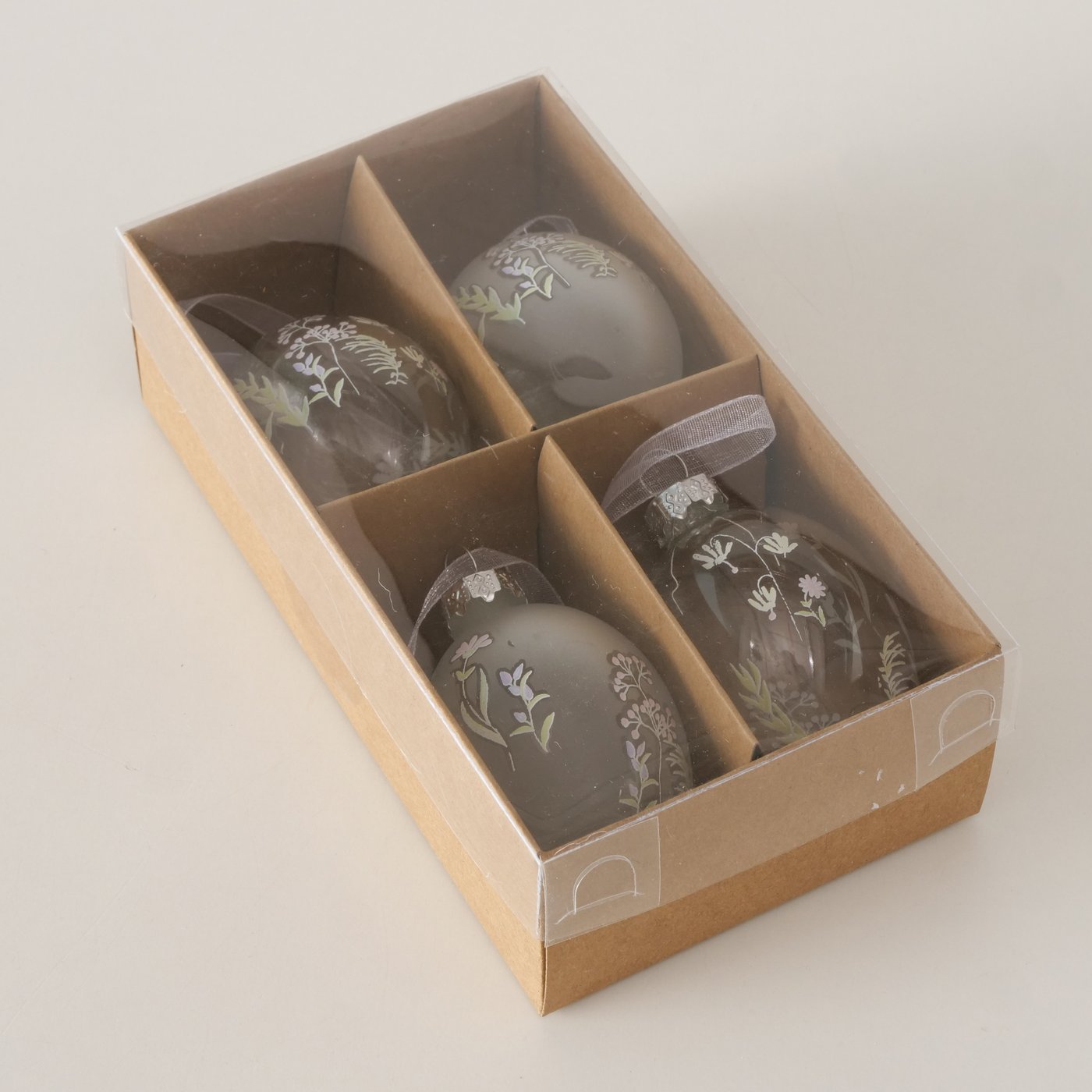 Verpackungsbild-9i3EPpv9-zoom verpackungsbild 9i3eppv9 zoom <ul> <li data-start="671" data-end="685">Висота: 7 см</li> <li data-start="688" data-end="703">Діаметр: 4 см</li> <li data-start="688" data-end="703">Матеріали: скло, метал, текстиль (алюміній, лаковане скло, нейлон)</li> <li data-start="777" data-end="806">Оздоблення: друк, лакування</li> <li data-start="777" data-end="806">Кольори: жовтий, зелений, фіолетовий, рожевий, прозорий</li> <li data-start="869" data-end="905">Оптичний ефект: матовий, глянцевий</li> <li data-start="869" data-end="905">Дизайн: квітковий, багатоколірний</li> <li data-start="946" data-end="959">Форма: яйце</li> <li>Кріплення для підвішування: є</li> <li>Виробник: BOLTZE</li> <li>Країна походження: Німеччина</li> </ul>
