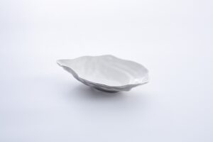 Порцелянова чаша у формі устриці Large Oyster Bowl, біла зі срібним оздобленням 33×21,6×9,5 см