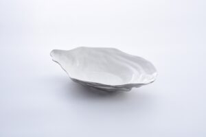Порцелянова чаша у формі устриці Large Oyster Bowl, біла зі срібним оздобленням 33×21,6×9,5 см