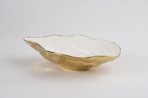 Порцелянова чаша у формі устриці, біла із золотим оздобленням 29×17×6 см